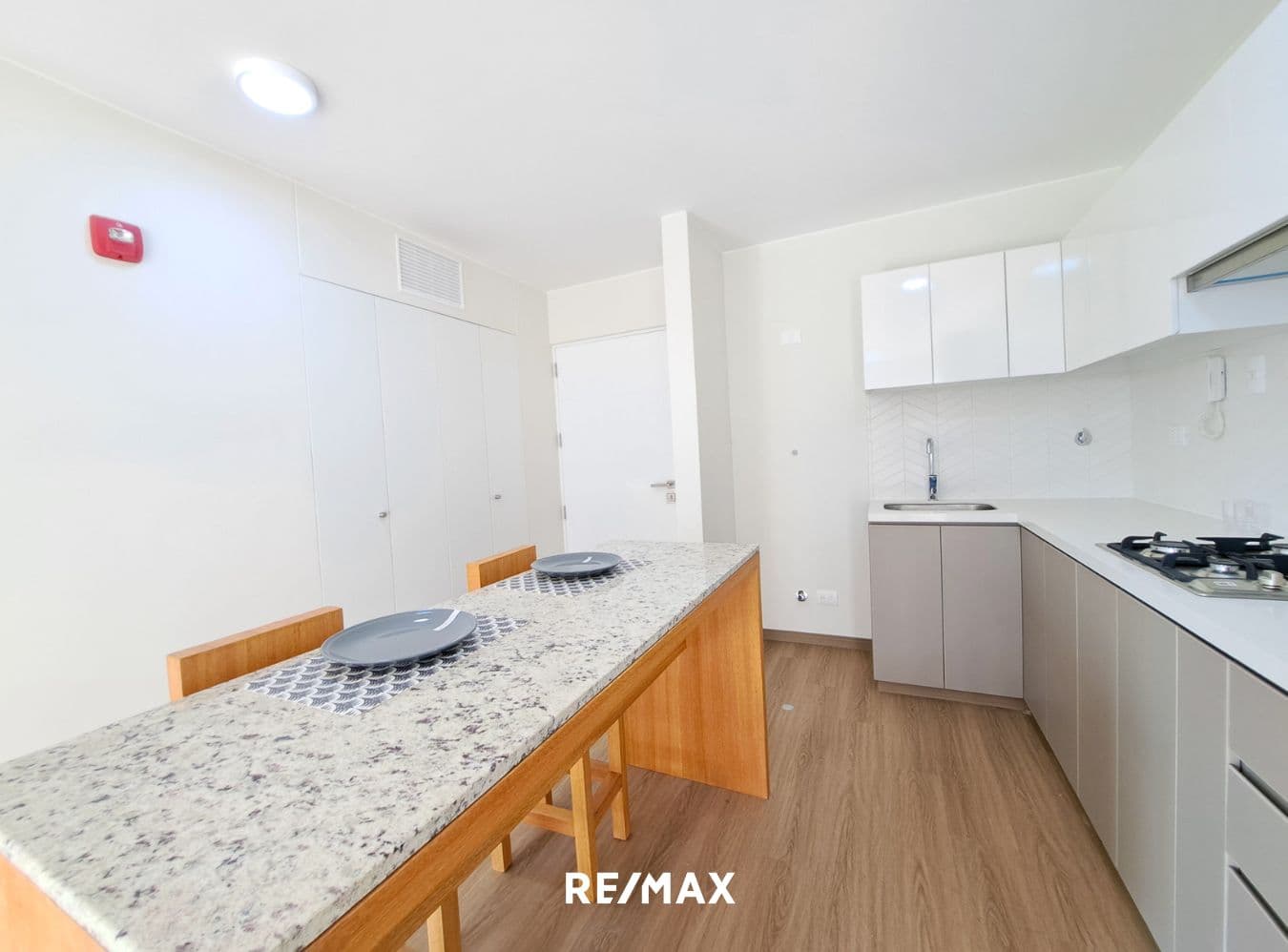 Departamento En Venta En Miraflores, Con Cochera Y Vista Externa — foto 5