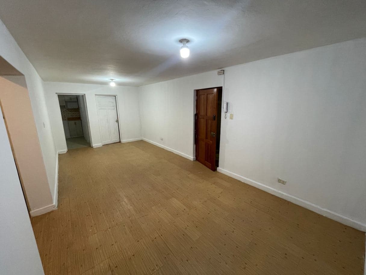 Oportunidad $$$ - 3 Dorm. 3er Piso SIN ASCENSOR y Frente a C. C. Risso! — foto 2