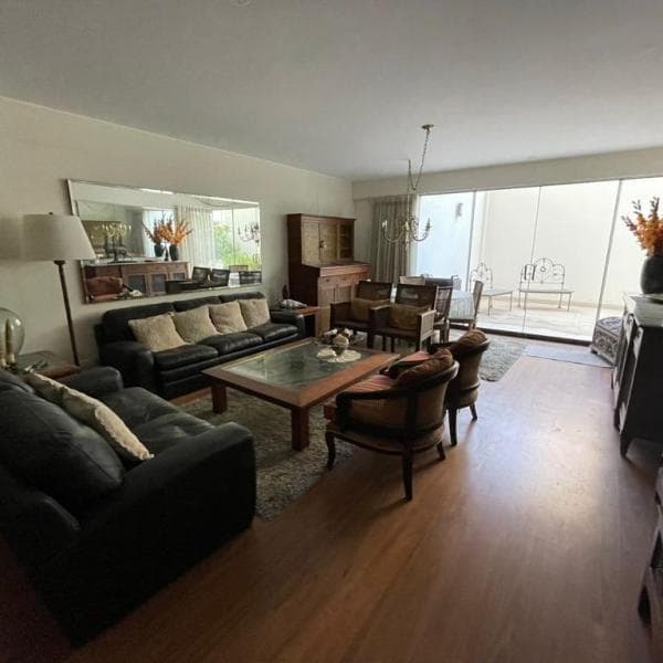 Se Remata por Viaje Departamento Amplio en Surco Excelente Ubicación — foto 1
