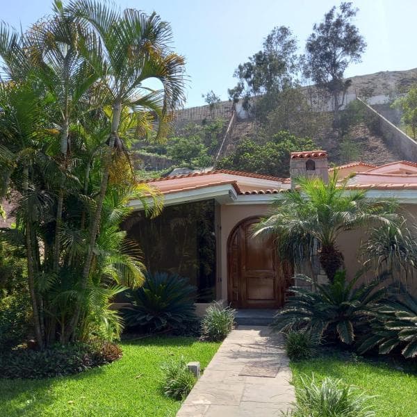 EXCELENTE OPORTUNIDAD! VENDO O ALQUILO HERMOSA CASA EN LA MOLINA — foto 1