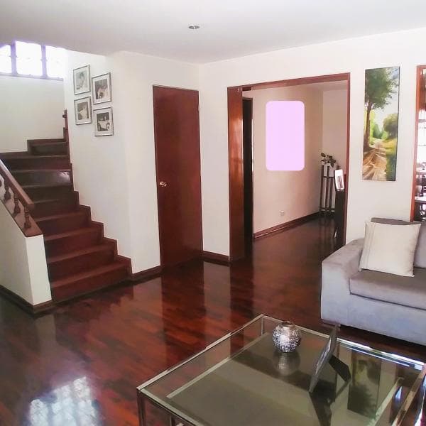 SE VENDE HERMOSA CASA REMODELADA FRENTE A PARQUE EN URB LA ENSENADA LA MOLINA — foto 1