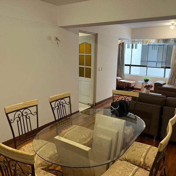 EN VENTA AMPLIO DEPARTAMENTO EN SURCO LIMITE CON SAN BORJA