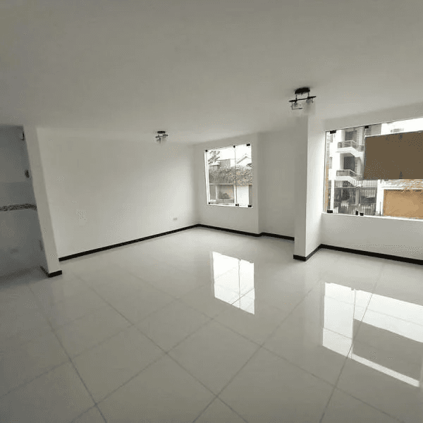 VENTA DE OCASION DEPA REMODELADO A PASOS DE LA AV CONSTRUCTORESLA MOLINA — foto 2