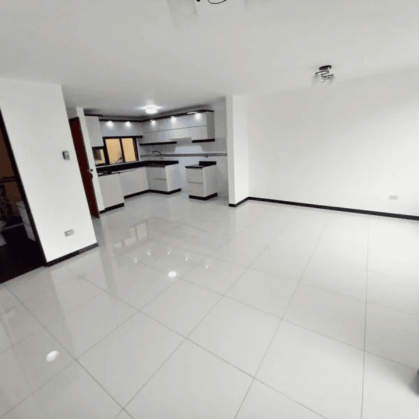 VENTA DE OCASION DEPA REMODELADO A PASOS DE LA AV CONSTRUCTORESLA MOLINA — foto 4