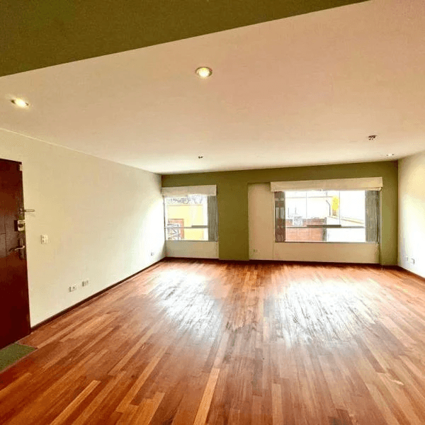 Vendo departamento tres dormitorios servicio completo una cochera Monterrico — foto 2
