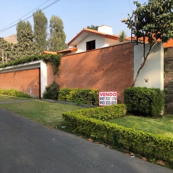 RDVENTA DE LINDA CASA EN LA ESTANCIA  LA MOLINA — foto 2