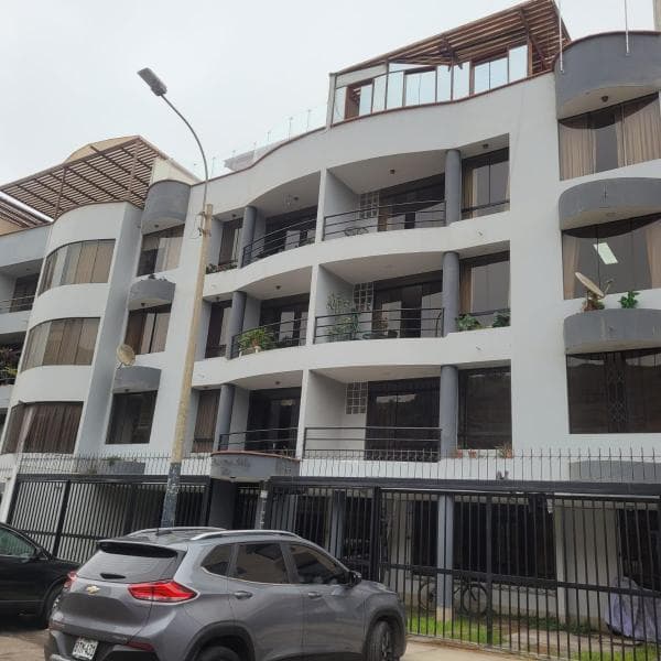 VENDO POR VIAJE DEPARTAMENTO EN SURCO