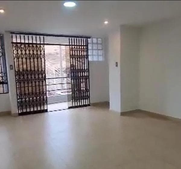 VENDO POR VIAJE DEPARTAMENTO EN SURCO — foto 1