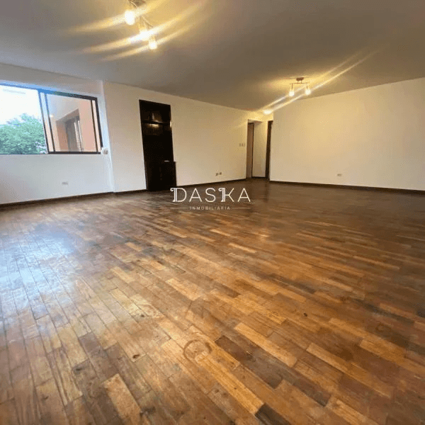 OCASIN Departamento de  m con Cochera con Excelente Vista A PASOS DEL PQ KENNEDY
