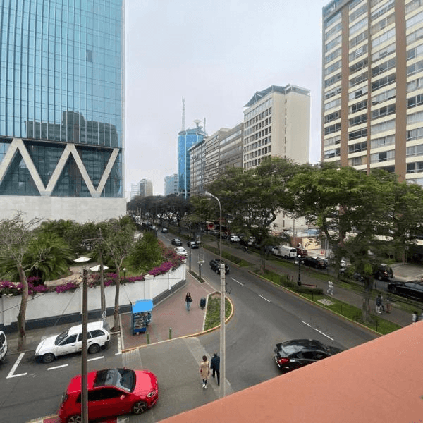 OCASIN Departamento de  m con Cochera con Excelente Vista A PASOS DEL PQ KENNEDY — foto 1