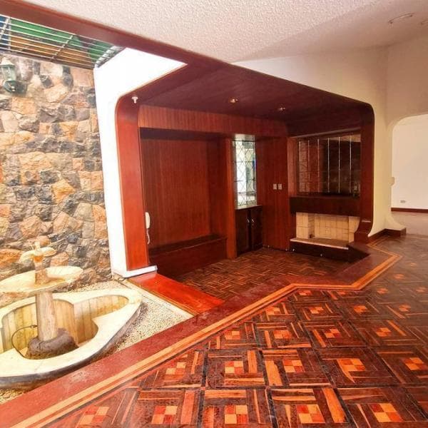 VENDO AMPLIA CASA CERCA AV LOS FRUTALES  LA MOLINA — foto 2