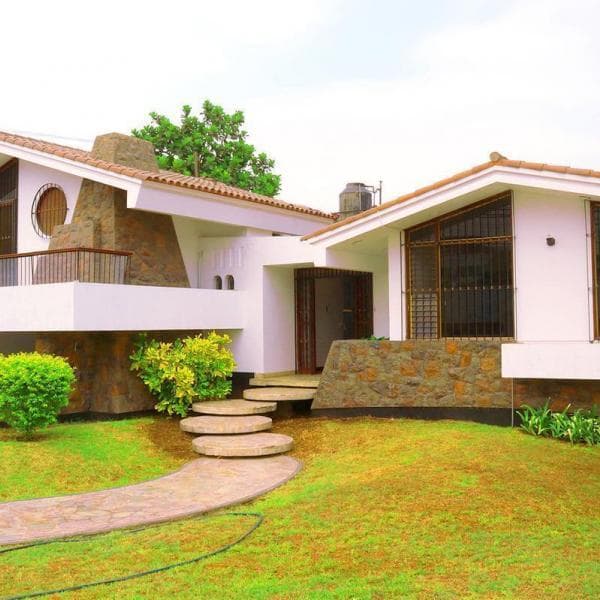 VENDO AMPLIA CASA CERCA AV LOS FRUTALES  LA MOLINA — foto 1