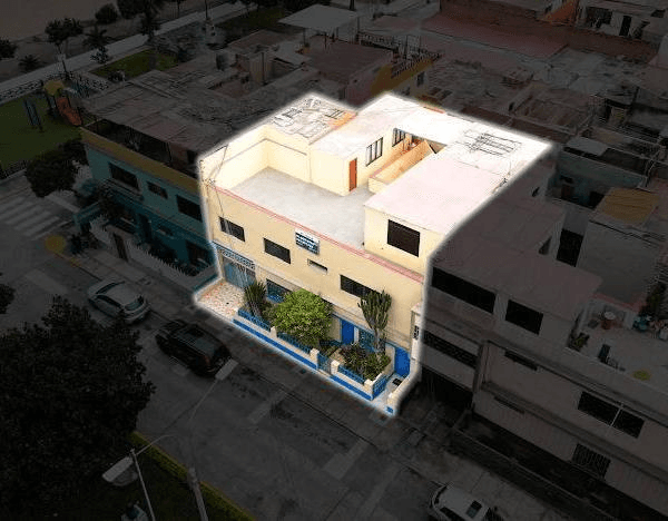 Casa de Pisos Vista al Parque y al Mar No te pierdas esta Oportunidad