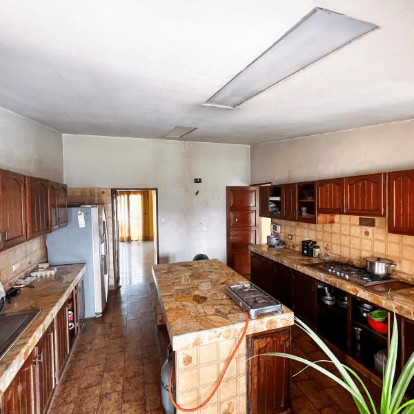 SE VENDE CASA CON PISCINA A PRECIO DE TERRENO EN LA MOLINA — foto 4
