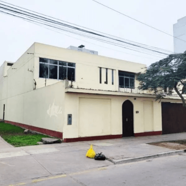 CASA EN VENTA EN VALLE HERMOSO SURCO  COMO TERRENO O PARA REACONDICIONAR