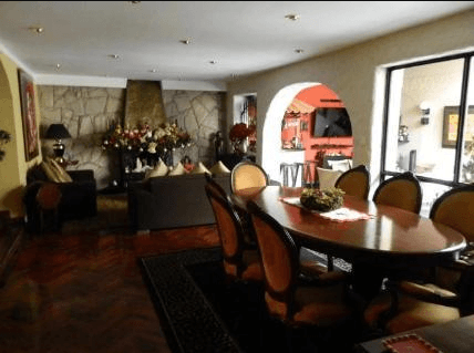 Venta de Casa Pisos en Las Casuarinas Zona Residencial