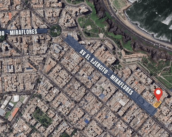 SE VENDE TERRENO  PISOS EN EQUINA MEDIA CUADRA MALECON CISNEROS A ESPALDAS DEL PARQUE MARIA REICHE — foto 1