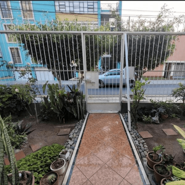 CASA DE OCASION CERCA AL CENTRO EMPRESARIAL DE SAN ISIDRO — foto 1