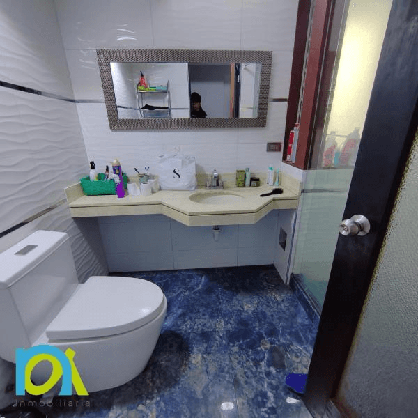 VENTA DEPARTAMENTO EN DO PISO CON TERRAZAMIRAFLORES — foto 2