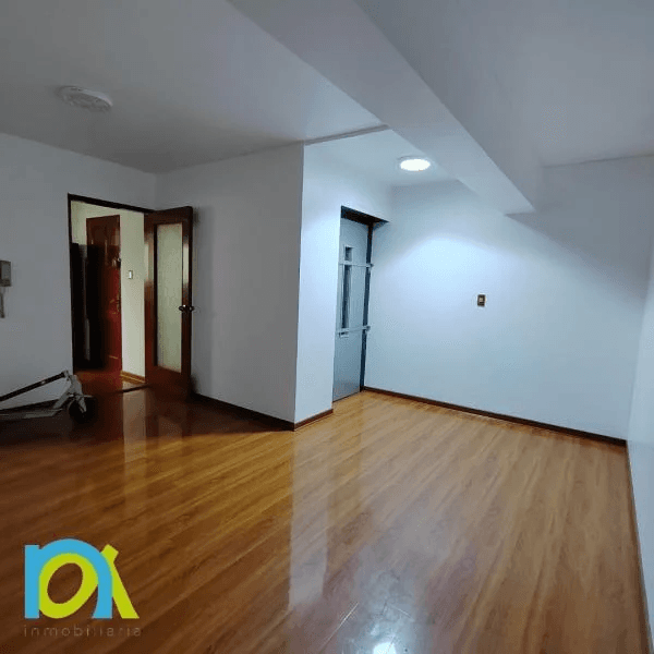 VENTA DEPARTAMENTO EN DO PISO CON TERRAZAMIRAFLORES