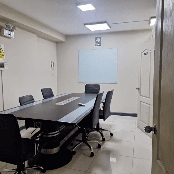 Local ComercialOficina en venta a unos pasos de la AvAyacucho y frente a la estacin de tren — foto 1