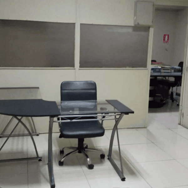 Local ComercialOficina en venta a unos pasos de la AvAyacucho y frente a la estacin de tren — foto 2