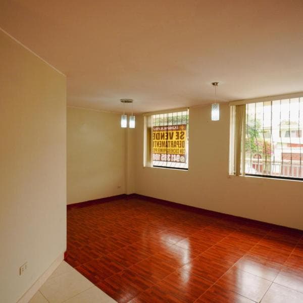 SE VENDE DEPARTAMENTO EN SURCO PRIMER PISO CON COCHERA — foto 2