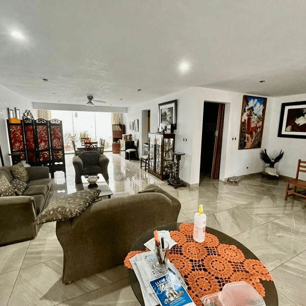 REMATO CASA EN ZONA RESIDENCIAL — foto 2