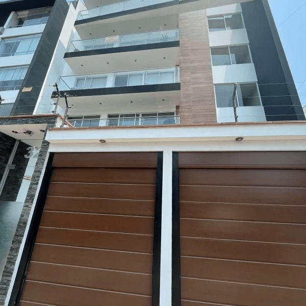 Hermoso y Amplio Flat    Cocheras Santiago de Surco — foto 2