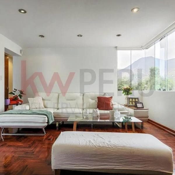 Vive en el Esplendor del Exclusivo Dplex en Surco Un Hogar de Ensueo Espera por Ti — foto 3