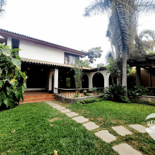Oportunidad nica Casa en Exclusiva Zona de Surco — foto 1