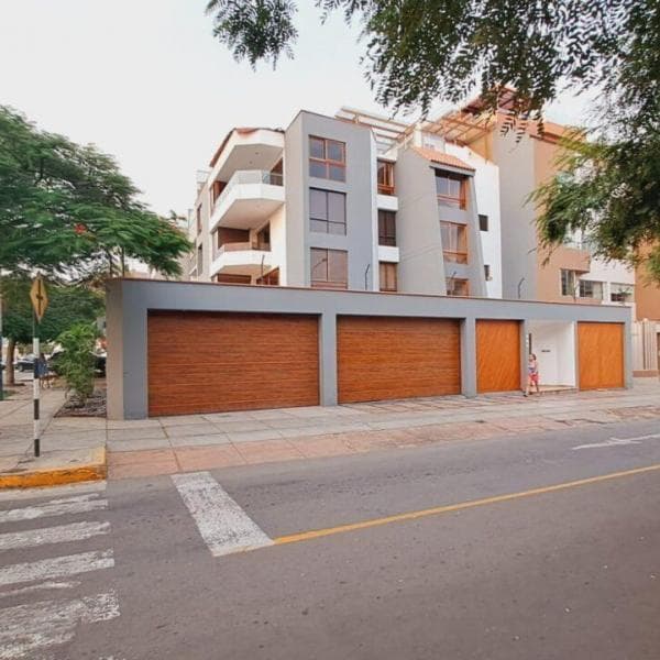 Venta de Departamento de  m cerca a Embajada de EEUU  Surco — foto 1