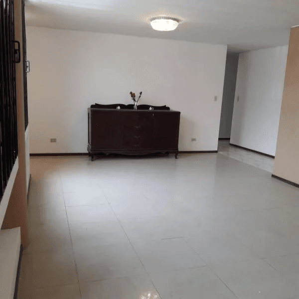 DPTO EN VENTA EN  PISO  URBSANTA CONSTANZA  SURCO  FRENTE AL JOCKEY PLAZA — foto 2