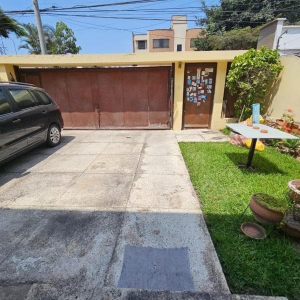 VENTA CASA POR REMODELAR LAS GARDENIAS  SURCO — foto 1
