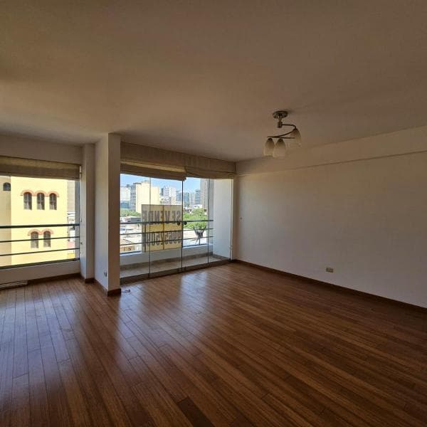 Venta Lindo Departamento con Balcn San Isidro — foto 2