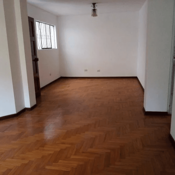 REMATO precio ocasin departamento m a  cuadra del puente Benavides Surco — foto 1