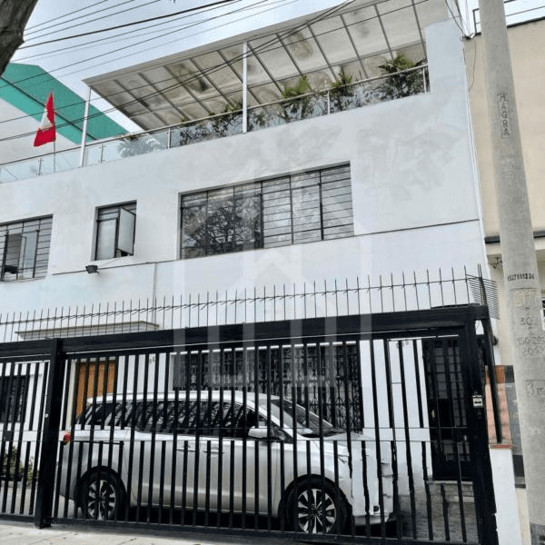 Excelente Ubicacin Casa de  Pisos con Terraza  Centro Financiero San Isidro — foto 1