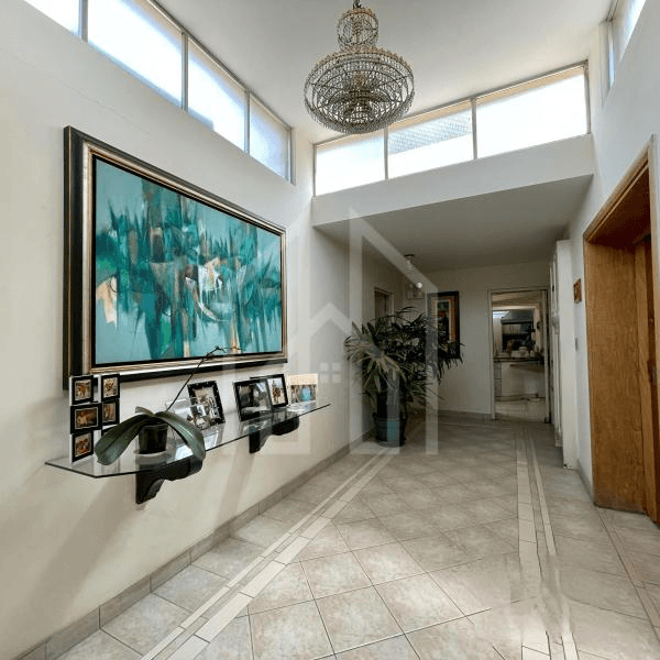 Excelente Casa Como Terreno en Venta por El Derby — foto 5