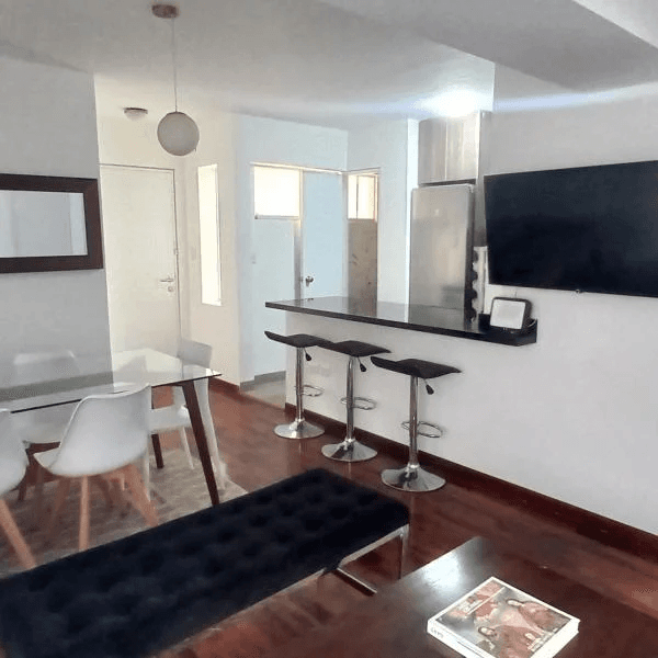 Hermoso departamento de  m  remodelado en Miraflores — foto 1
