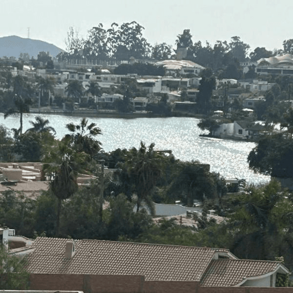 OCASION HERMOSA CASA CON PISCINA Y ESPECTACULAR VISTA A LA LAGUNA — foto 1