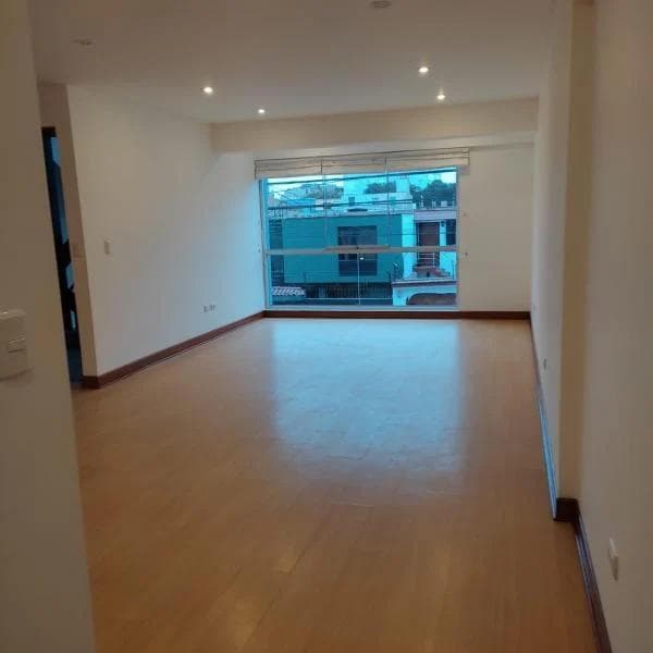 Bajó de precio !!! Hermoso departamento vista exterior! Surco límite con Miraflores — foto 1