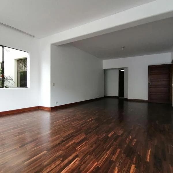 VENDO AMPLIO DPTO FLAT 1ER PISO 185 M2 CONDOMINIO REMODELADO ILUMINADO! SURCO — foto 4