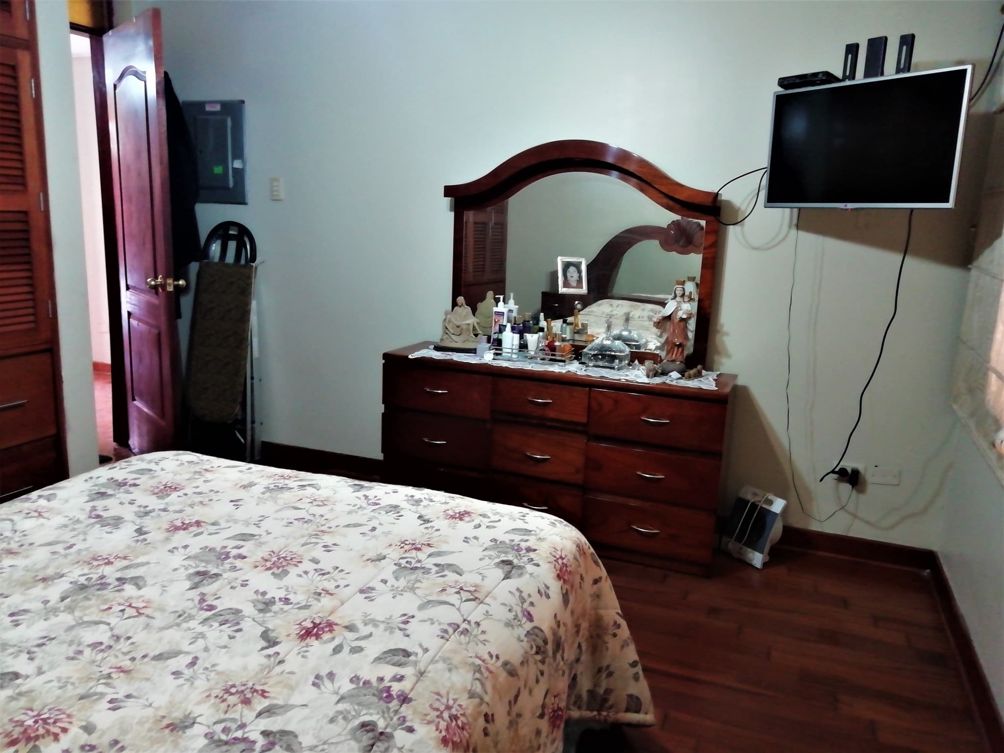 LA MOLINA VENDO DPTO. BELLO 1ER PISO 180M2 $179MIL DOLARES, VISTA CALLE. — foto 9