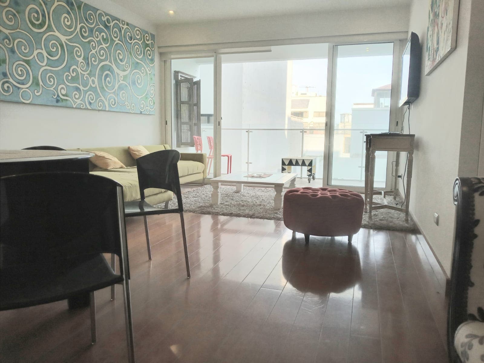 SE vende comodo y espacioso departamento en la centrica av salaverry san isidro — foto 1