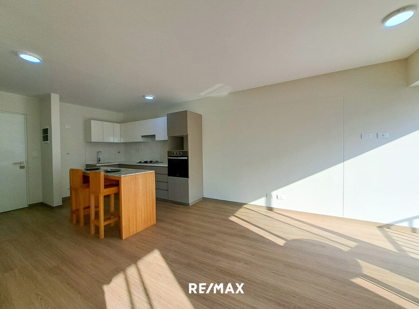 Departamento En Venta En Miraflores, Con Cochera Y Vista Externa — foto 14
