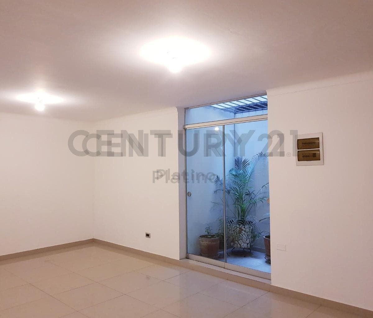 Vendo Departamento en Inmejorable Ubicación Remodelado Surco — foto 1