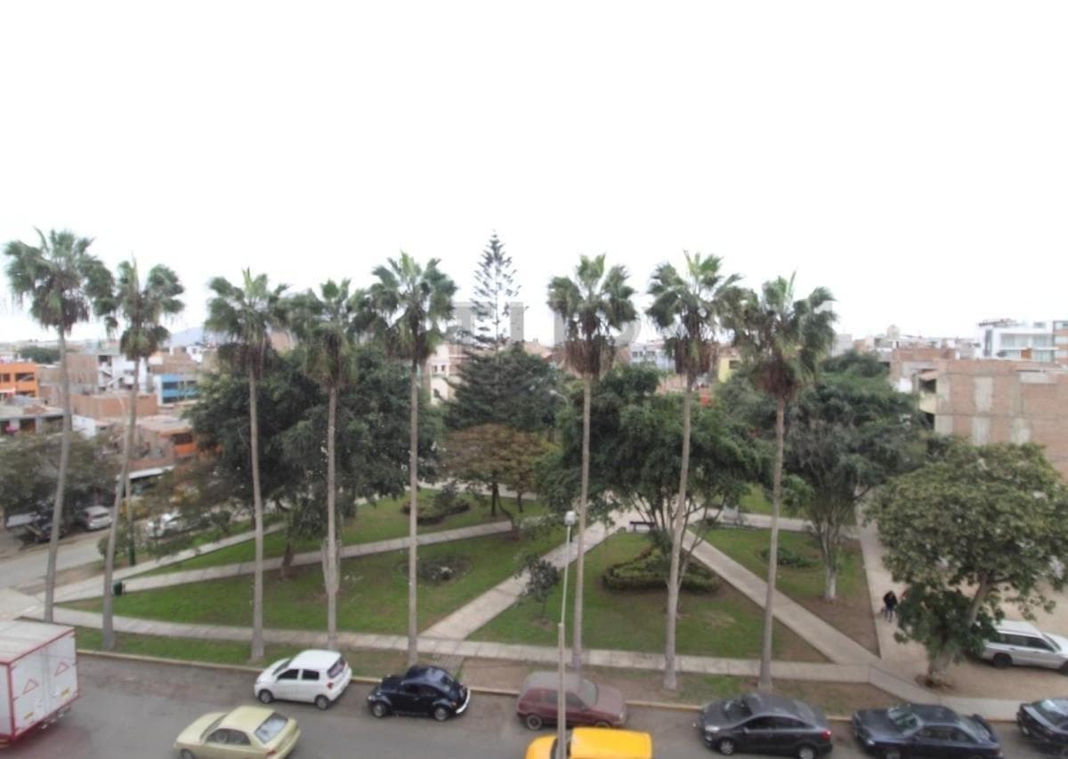 Ocasion! Se Vende Lindo Departamento en Bonita Zona Frente a Parque — foto 2