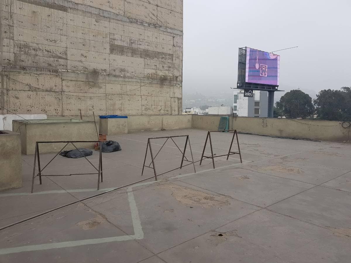 Remate de Azotea de 196 m² y Cochera de 12 m² en Av El Polo y Av Primavera — foto 5