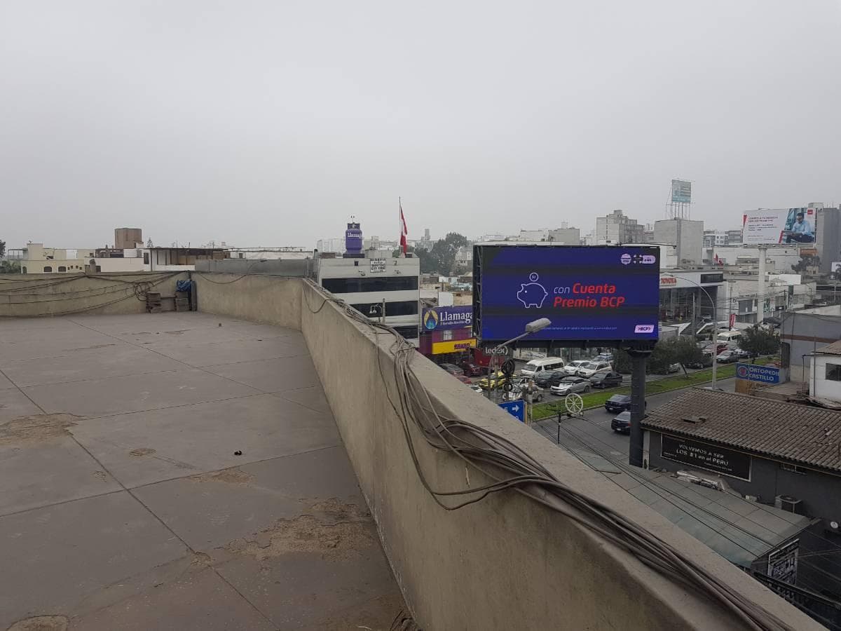Remate de Azotea de 196 m² y Cochera de 12 m² en Av El Polo y Av Primavera — foto 4