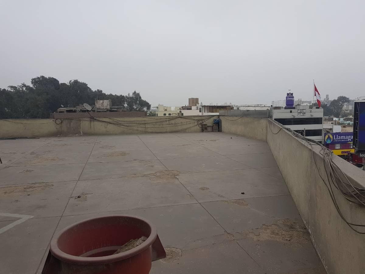 Remate de Azotea de 196 m² y Cochera de 12 m² en Av El Polo y Av Primavera — foto 3
